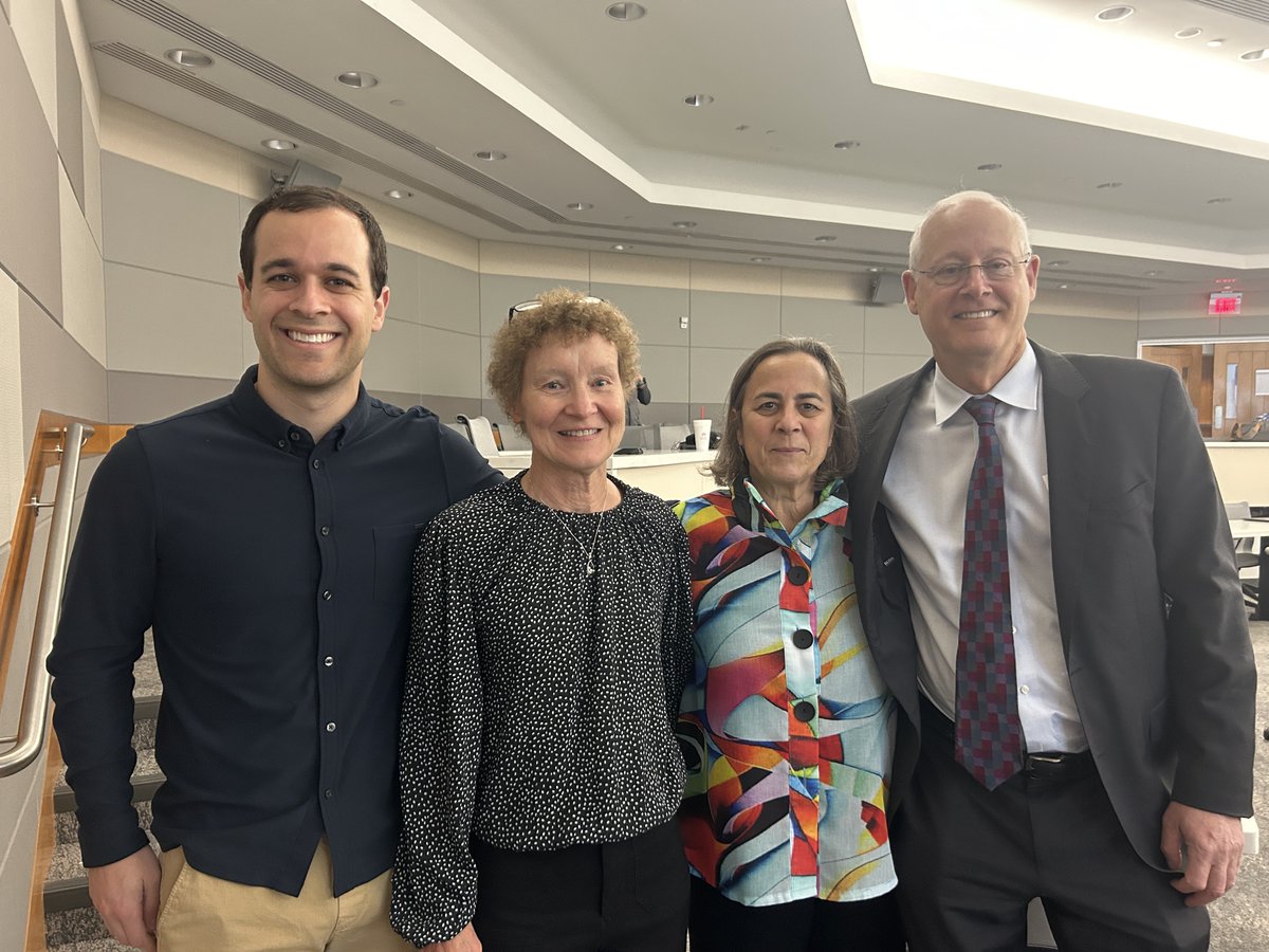 Happening now! What an honor to present the 2nd annual Andrew Berchuck, MD, Gynecologic Oncology Endowed Lecture. Such a privilege to 'welcome back' past trainees, and now current leaders in the field of #gynonc.