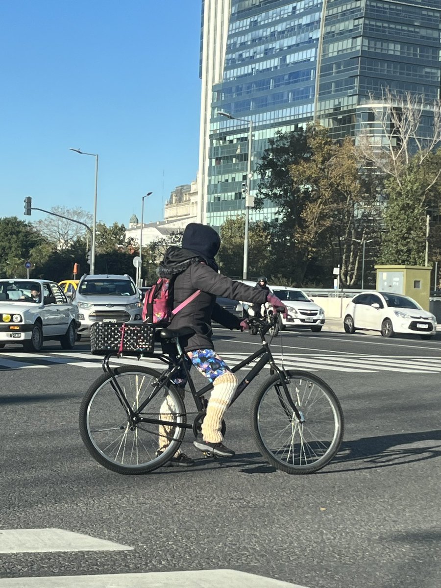 inesaquerreta's tweet photo. 5 grados y toy a nada d salir asi a la calle https://t.co/CbNXUSWxEV