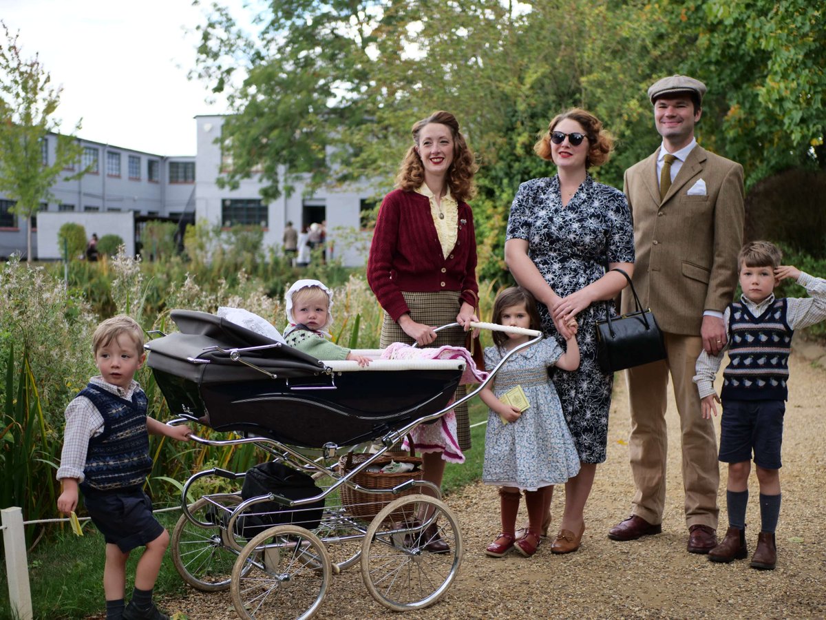 Today marks one month until our first 1940s weekend of the year! Fun for all the family, this two-day event is a chance to step back in time and enjoy a marvellous weekend of vintage entertainment. Find out more: bletchleypark.org.uk/event/1940s-we…