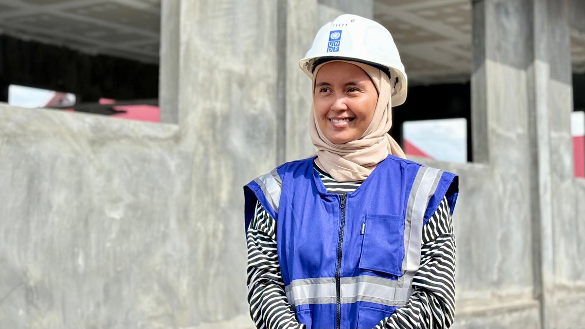 ASteiner's tweet image. In Indonesia, through the PETRA project, women engineers are leading the charge in disaster-resilient school reconstruction.  

Their expertise and empowerment are shaping a safer future. 

Here is more: go.undp.org/ZQj