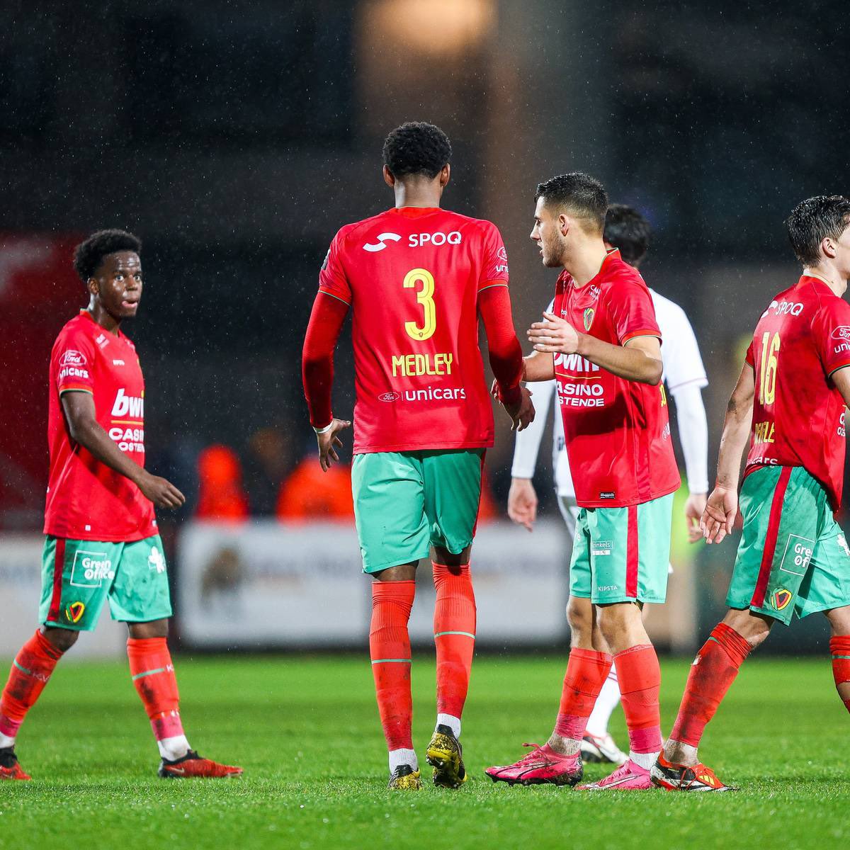 🚨🟢🟡 Le KV Oostende et le foot professionnel, c’est terminé ! ❌
⚽️ Les joueurs ont été informés ce jour par le #KVO que les salaires d’avril ne seront pas payés et que l’appel passé du club devant la commission pour obtenir la licence avait été infructueux. 
🇺🇸🫵🏼 Werner Van…