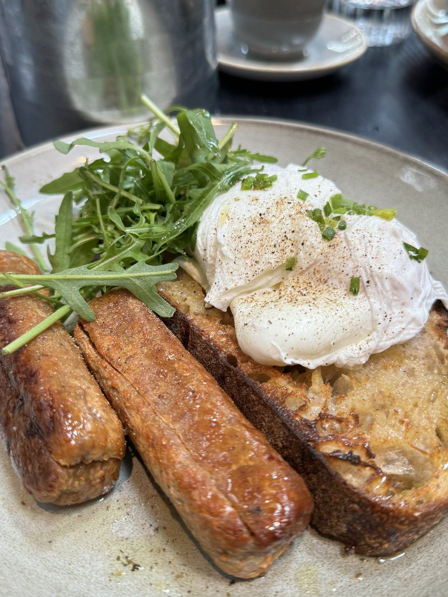 Just found the perfect meeting place @SalfordCouncil the amazing #FireStationSalford opposite @SalfordUni 👏👏👏amazing brunch menu 😉yes it was work #OldhamHour friends🙏 they bake their sourdough bread 🍞 totally sold need to meet up here more often @tomstannard @HideOut_YZ