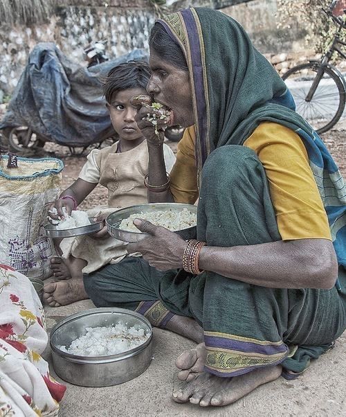 हालात खराब हो तो लोग हाल पूछकर मज़े लेते हैं !😖