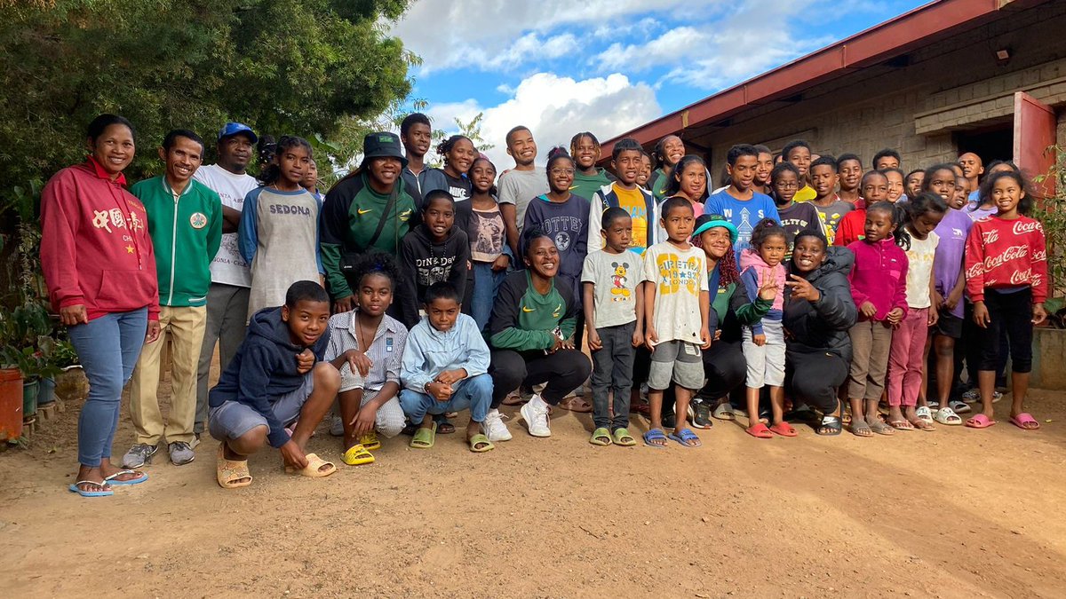 The #BokWomen did something special off the field as well during their @rugbyafrique stay in Madagascar... More here: tinyurl.com/mvjrf3ue #MakeItCount @FNBSA #Ettig