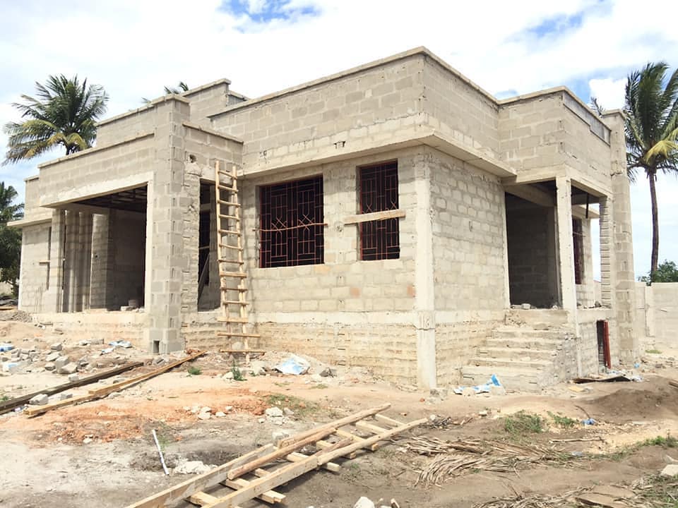 Ndugu zangu wa CONSTRUCTION field, watu wengi wako ktk ujenzi wa miradi ya nyumba zao. Na kipindi hiki watu wengi wanajenga.

Sasa kutana na wateja wako hapa leo. 

Weka details za ofisi yako, huduma yako na mawasiliano yako ili upate wateja.

Hapa nawazungumzia:-

1. Civil