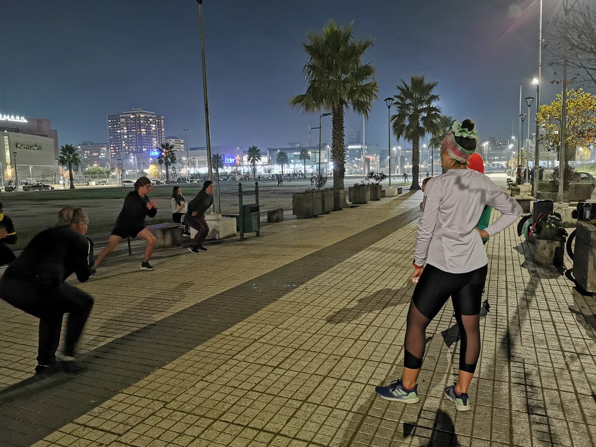 Algunas fotitos que nos dejó el entrenamiento de ayer martes 14 de mayo 🖤💛💪🏻🥶 <a href="/CorporacionVial/">Corporación C.D.Fernández Vial</a> <a href="/fernandezvial/">Fernández Vial</a> #runners #running #training #concegram