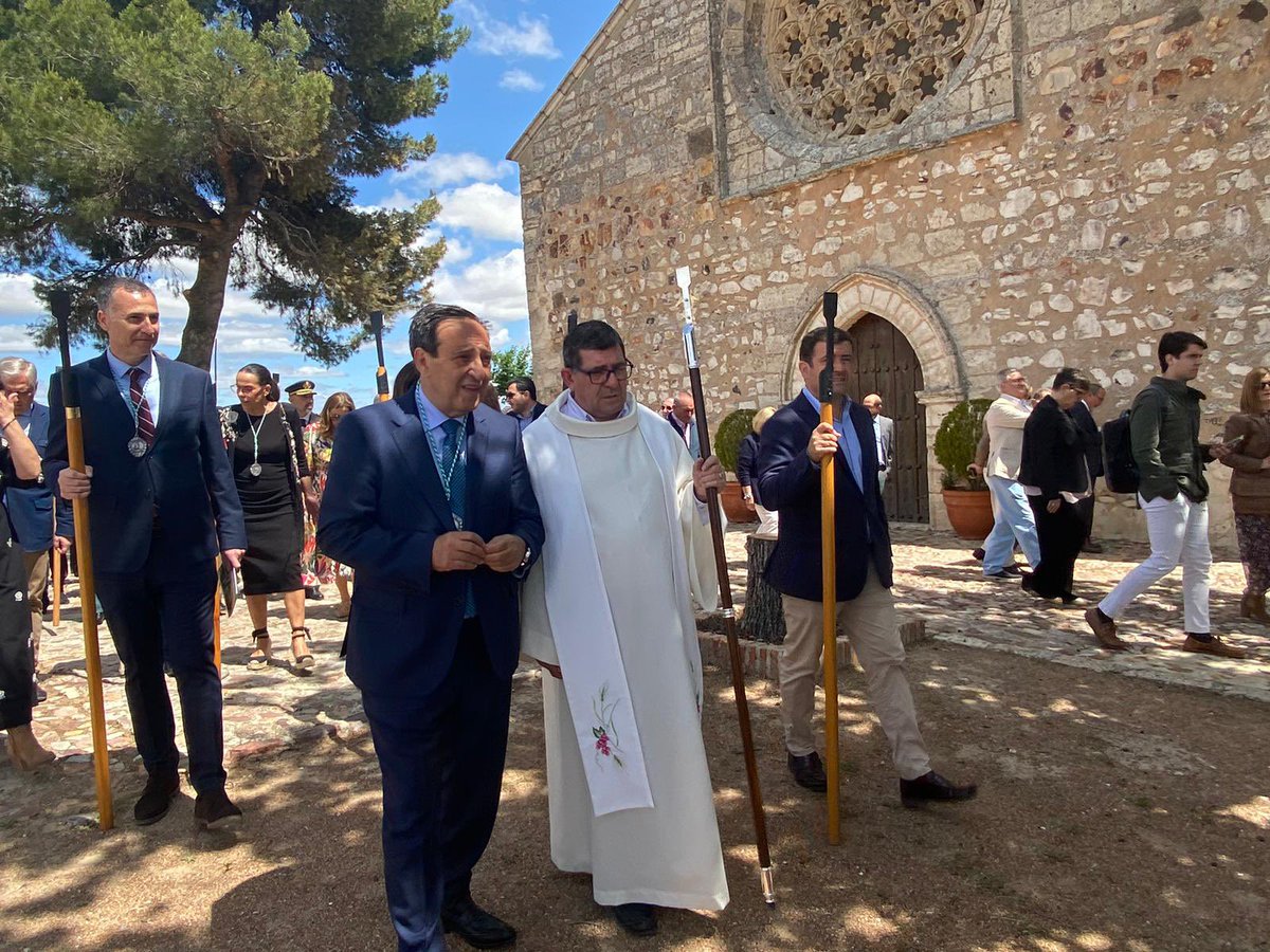 📸El Pdte de #Asaja, @PedroBarato_ , ha participado en los actos programados en #CiudadRealdReal con motivo de la celebración de #sanisidro2024 Tras la Santa Misa se ha procesionado con la imagen del Santo, con la habitual ofrenda de frutos agrícolas y bendición de los campos