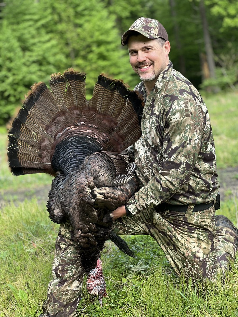 What a spring turkey season this has been! Congratulations to FOXPRO’s Zach Hassinger on a great PA gobbler. #foxpro #pennsylvania #turkeyhunting #weliveforthis