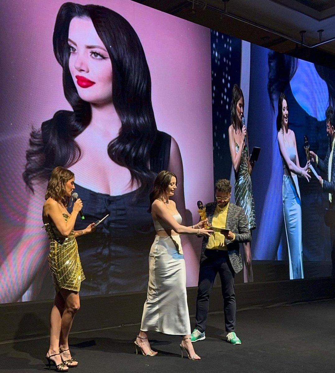 #ElifNurYel Uluslararası Marka ve Prestij Ödüllerinde yılın genç girişimci kadını seçildi. #ElSed