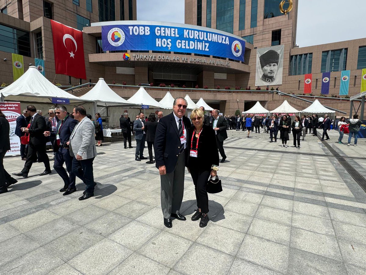 Borsamız Yönetim Kurulu Başkanı Ali Celal Mursaloğlu ile İzmir Ticaret Borsası Yönetim Başkanı Işınsu Kestelli; Türkiye Odalar ve Borsalar Birliği’nin (#TOBB) 80.Genel Kurulu’nda bir araya geldiler.