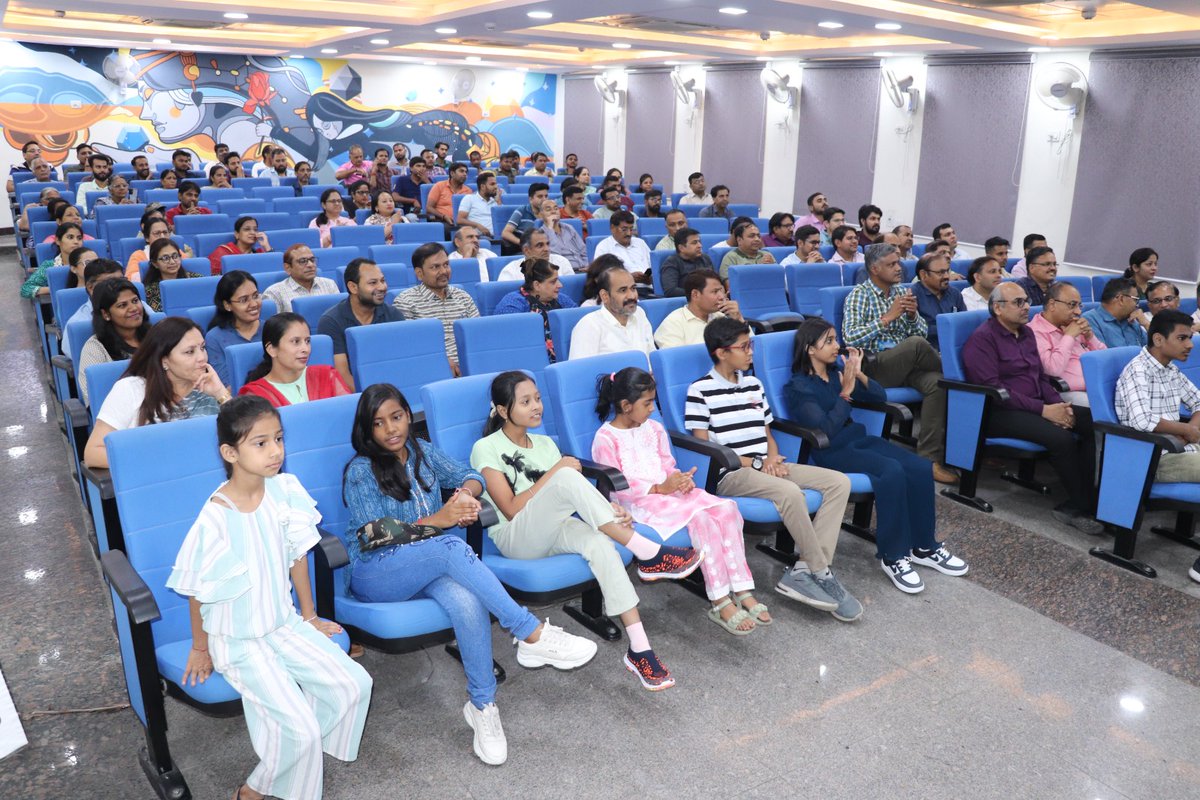 Closing ceremony of Swachata Pakhwara in CSIR-CRRI Professor Manoranjan Parida Director CRRI, Competition among staff and division, prize distribution