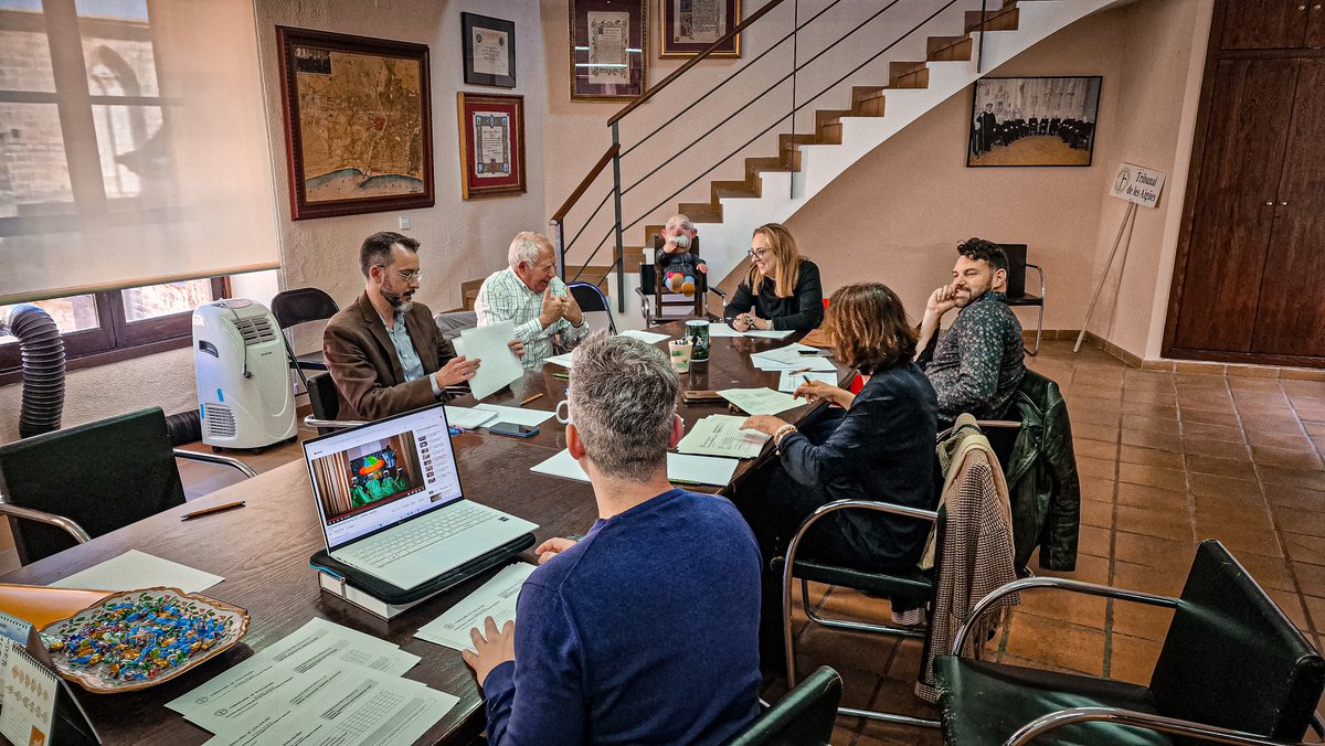 II Concurso de Interpretación del Tribunal de las Aguas. Acto de deliberación
El pasado 19 de abril tuvo lugar en la Casa Vestuario el acto de deliberación organizado por el Tribunal de las Aguas, en el que un jurado compuesto por seis miembros, comentó los vídeos participantes.