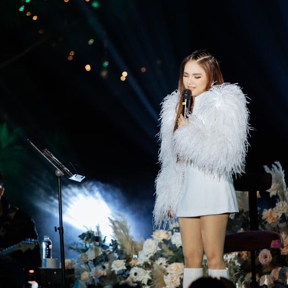 Your beauty is like a gentle breeze, refreshing and pure