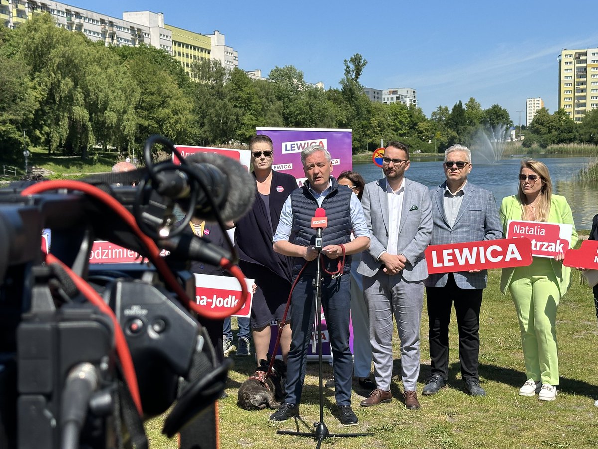 W Bydgoszczy @RobertBiedron i kandydaci w wyborach do Europarlamentu mówili o potrzebach mieszkańców woj. kujawsko-pomorskiego, seniorach oraz zwierzętach. Europarlamentarzysta zachęcał do głosowania na naszych lewicowych przedstawicieli na czele z liderem Piotr Kowal.