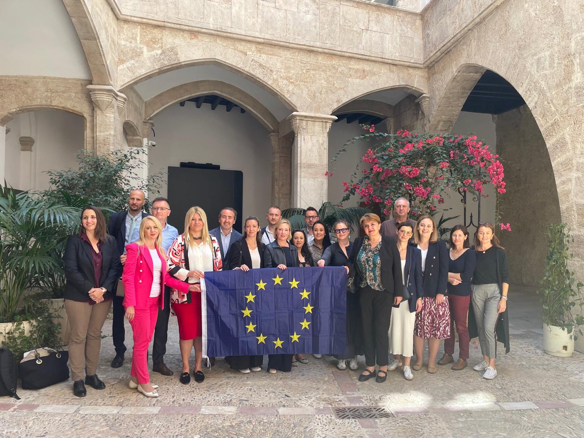 GVA Fons Europeus (@gvafonseuropeus) on Twitter photo 👋Esta mañana <a href="/GVAfonseuropeus/">GVA Fons Europeus</a> nos hemos reunido con una delegación de Bosnia y Serbia, países candidatos a la adhesión a la #UE 🇪🇺 , y hemos compartido experiencias 🗣sobre programación, gestión, comunicación, medidas contra el fraude y Cooperación Territorial Europea. 👏👏👏 👋Esta mañana <a href="/GVAfonseuropeus/">GVA Fons Europeus</a> nos hemos reunido con una delegación de Bosnia y Serbia, países candidatos a la adhesión a la #UE 🇪🇺 , y hemos compartido experiencias 🗣sobre programación, gestión, comunicación, medidas contra el fraude y Cooperación Territorial Europea. 👏👏👏