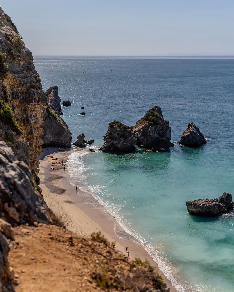 There’s no denying that 𝑅𝑖𝑏𝑒𝑖𝑟𝑎 𝑑𝑜 𝐶𝑎𝑣𝑎𝑙𝑜 𝐵𝑒𝑎𝑐ℎ is one of the best beaches in Europe. #VisitLisboa visitlisboa.com 📍 Praia da Ribeira do Cavalo 📷 @albertoseabra