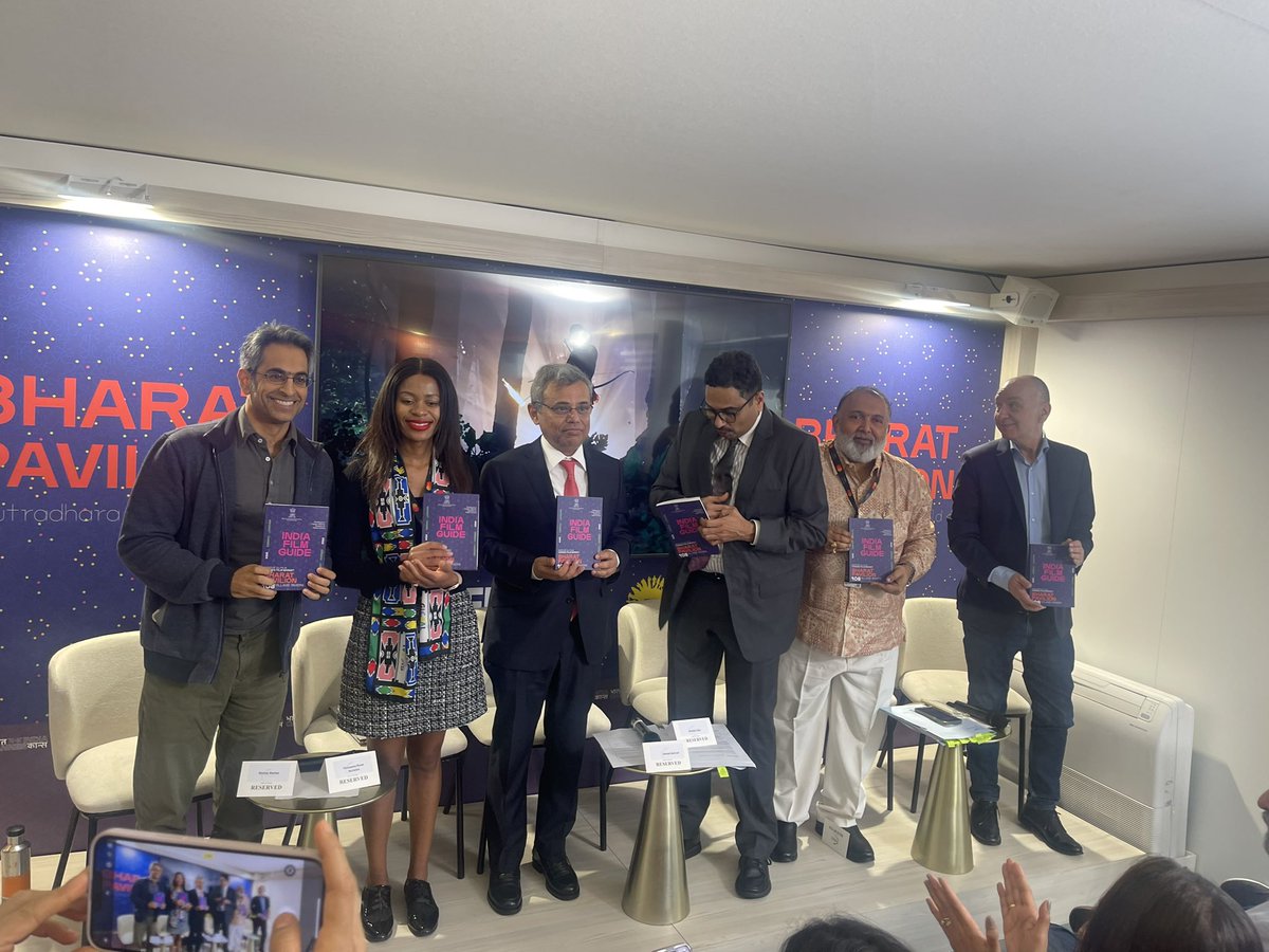 🎥🎬 Bharat Pavilion inaugurated at 77th @Festival_Cannes by Amb @JawedAshraf5 & Secretary @MIB_India, Shri Sanjay Jaju. Promoting 🇮🇳 as ‘sutradhar of the world’ & welcoming the industry globally to create in 🇮🇳. As India’s global prominence grows, cinema is an integral part!