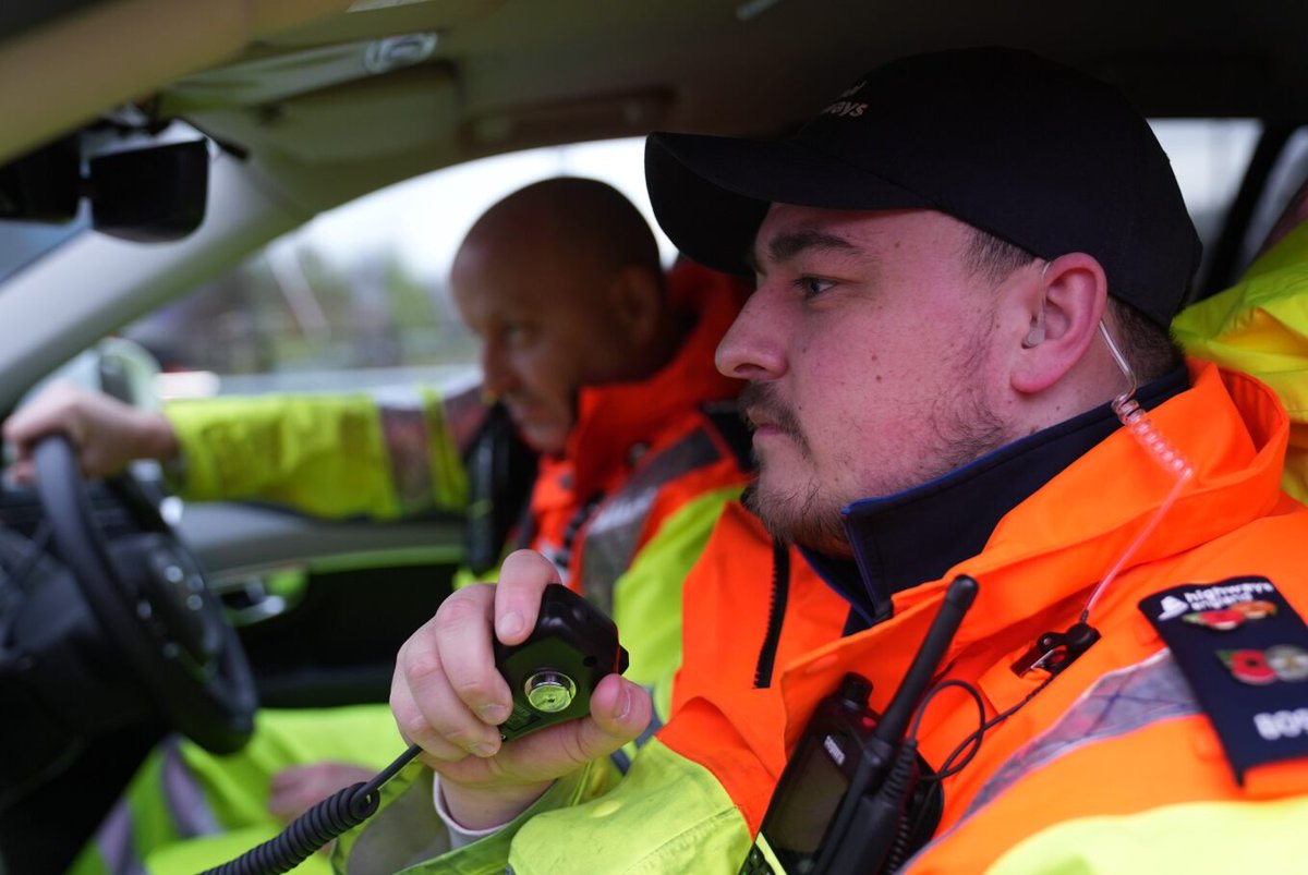 In this week's episode of #TheMotorway on @channel5_tv, Steve and Steven are busy showing first-hand the dangers of ice on roads. While Paul and Aries find a stranded van driver who seems to be very prepared for moments like this. 📺 Watch us at 8pm tonight @wearefearlesstv