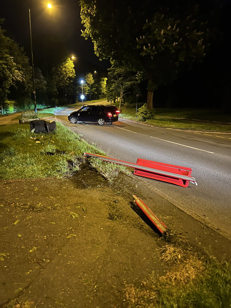 The aftermath of another crash and run on Yardley Wood Rd last night - two young men just abandoned this car in the middle of the road. This is the second time in 2 yrs this bus stop has been taken out @bhamconnected Why we need measure to tackle speeding which is so common.