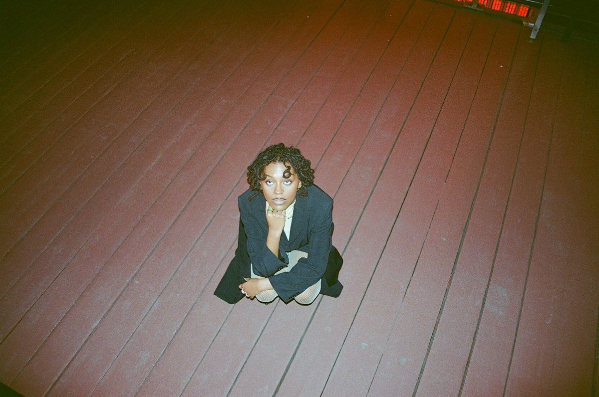 monetmiaa's tweet image. been dat way out now 🌟!!