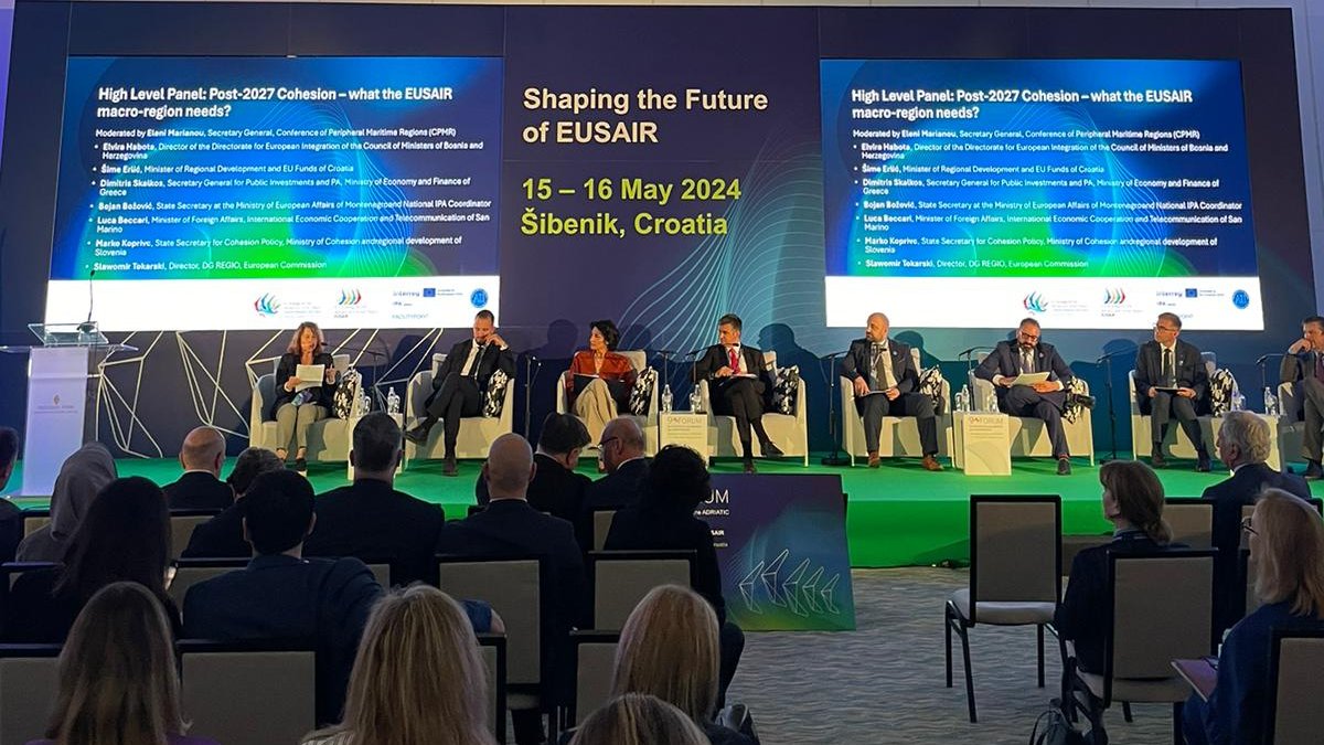 During 9th #EUSAIR Forum in🇭🇷, engaging panel moderated by Eleni Marianou highlighting important messages, such as how the single market & Cohesion policy need to work hand in hand for the prosperity of Europe or the 'right to stay' for every European in every region!