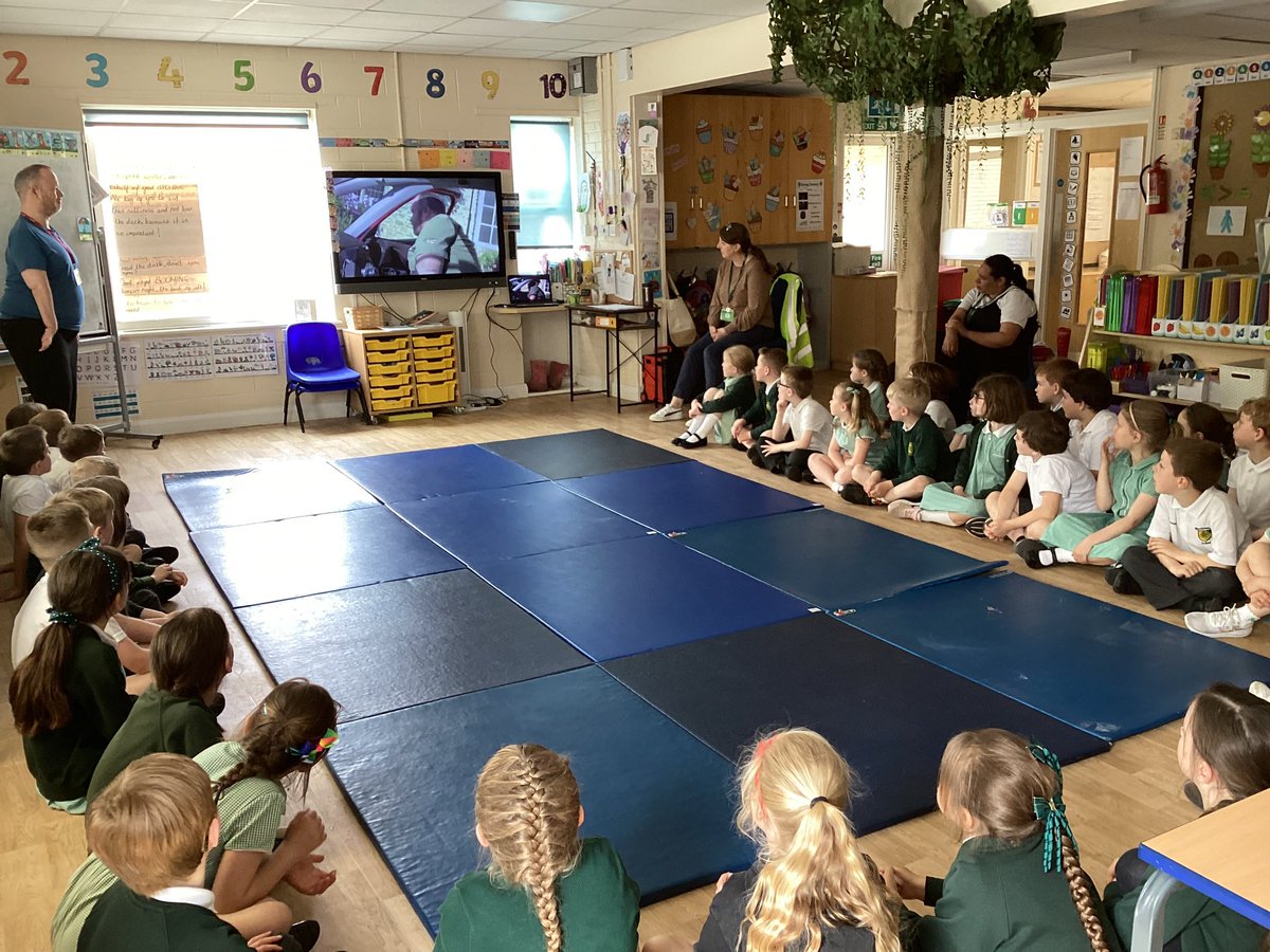 Year 2 have just begun our inspiring visit from Bart Gee this afternoon, learning that nothing is impossible!

youtube.com/watch?v=sANDTH…