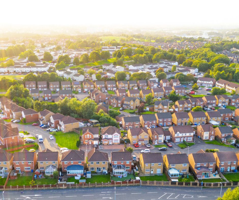 How is the current #UKHousingMarket market performing? Overall we are seeing house price growth begin to slow as the market waits for its first base rate cut. Find out more in our full update. ➡️ savi.li/6010YXIEk
