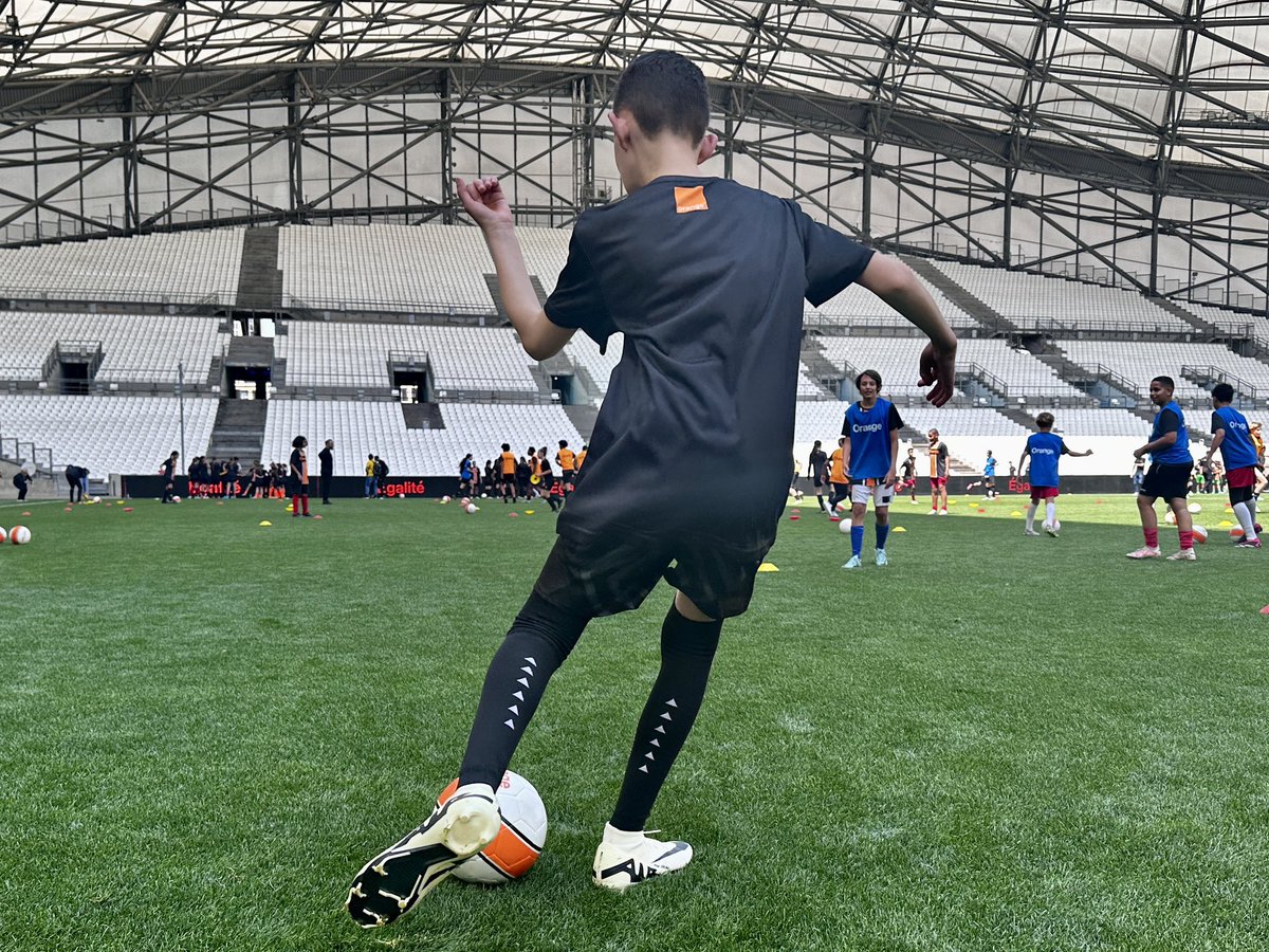 OrangePACA's tweet photo. C’est parti pour #GoodConnections à @marseille 

Une après-midi sportive contre le cyberharcélement et pour la mixité &amp; la diversité

Unis par le sport pour un monde digital plus sûr 🤝🌐 https://t.co/rQ3ZDEeURh