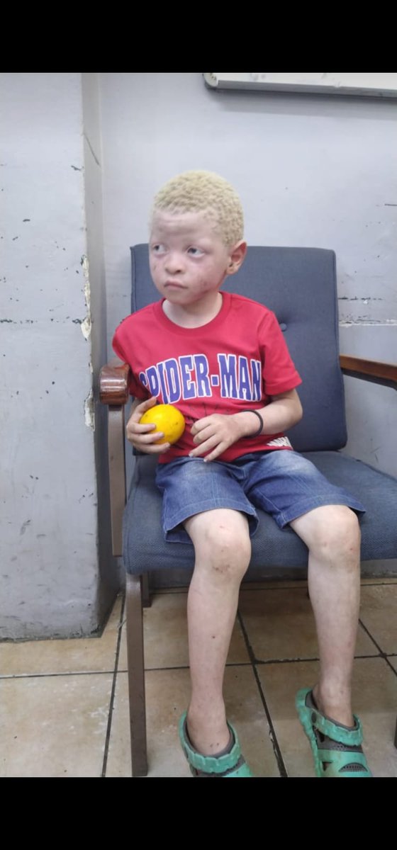 IS THIS YOUR CHILD OR DO U RECOGNISE THE CHILD? FOUND ON R550 BETWEEN NIGEL & DEVON. COE. GP. CALL LT. COL. DROSKIE +27823074159. @SAPoliceService @TrafficRTMC @GTP_Traffstats @SANRAL_za @JoburgMPD @City_Ekurhuleni @TMPDSafety @city_mogale @randwestcity @cci_network