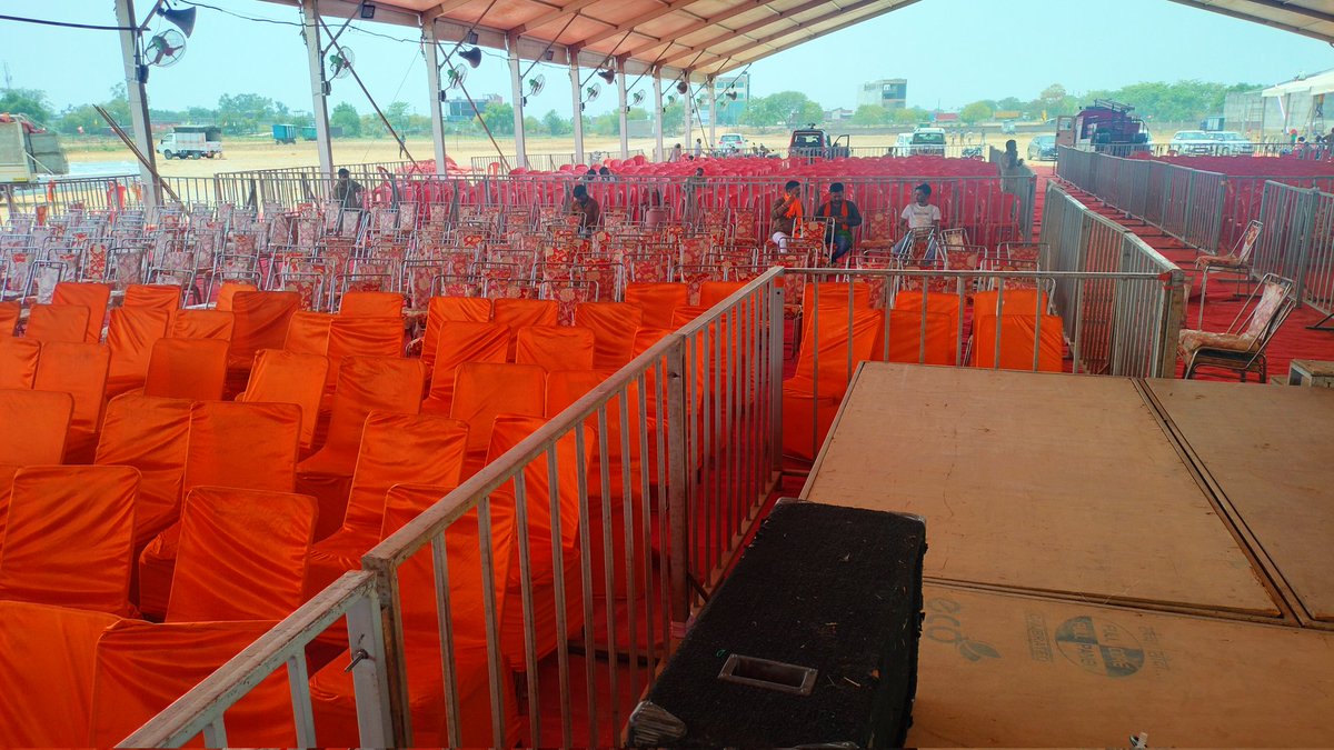 bjp4bbk's tweet photo. आगामी 17 में 2024 को यशस्वी प्रधानमंत्री आदरणीय श्री नरेंद्र मोदी जी की रैली है तो स्टेज के सामने हजारों कुर्सियां लगाई गई।
@Bhupendraupbjp
@idharampalsingh
#ModiInBarabanki
#ModiForIndia https://t.co/7Twfai6D3K
