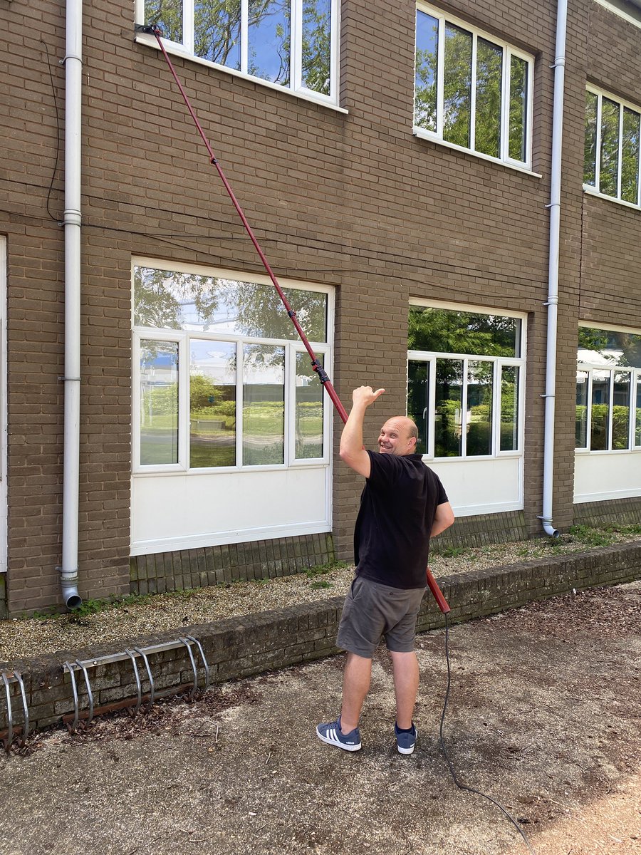 Huge thanks to Simon Taylor, parent and member of @PortsmouthDSA for volunteering his services today to keep our offices sparkling inside and out! #community #volunteer #sparkling #portsmouthdsa @girliesaints