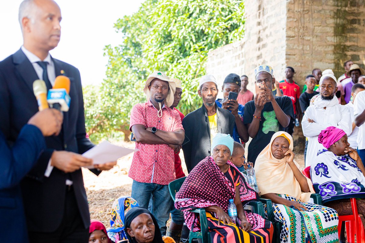 CanadaTanzania's tweet photo. Mabadiliko ya tabia nchi yanaathiri kila mmoja; wakulima🇹🇿 hasa wanawake wanakabiliana na mabadiliko. Waziri Hussen na @carecanada wametangaza $20.5milioni dhidi ya mabadiliko tabia nchi, kilimo na ushiriki wa wanawake kwenye mazingira. Pamoja tunawawezesha wakulima na kulinda 🌍 https://t.co/Gd7EcclRqi
