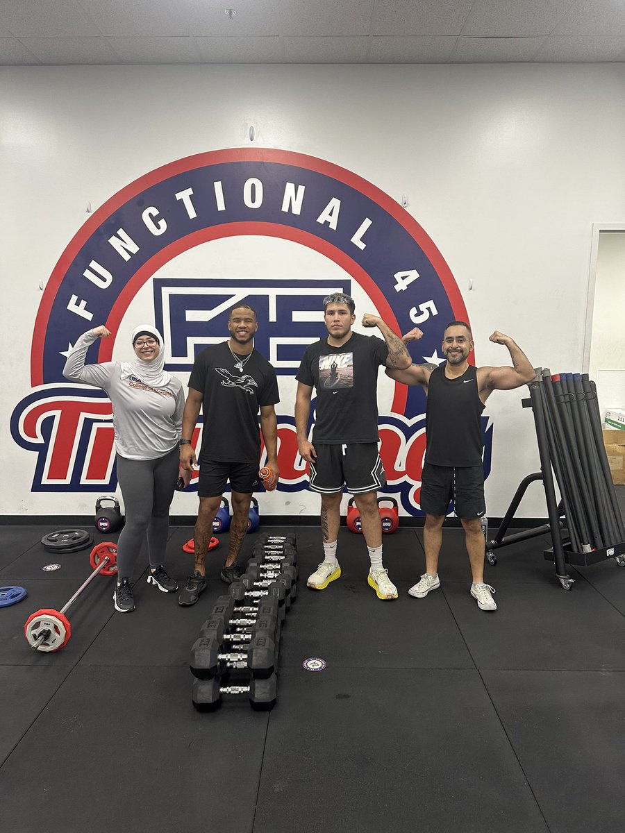 Morning work with the @UTSA squad gearing up for July 12th💪🏼 @PatRunner89 🔒🤛🏼