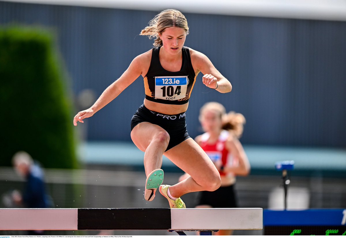 A new Championship Record for Eleanor Foot (Loreto Dalkey) in the Senior Girls 1500m Steeplechase running an impressive 5:06.97 at the Leinster Schools Track and Field today 🤩

🥈Della McCloughlin (Colaiste Iosagain Portarlington) 5:21.09
🥉Laura Nunan (The Institue of