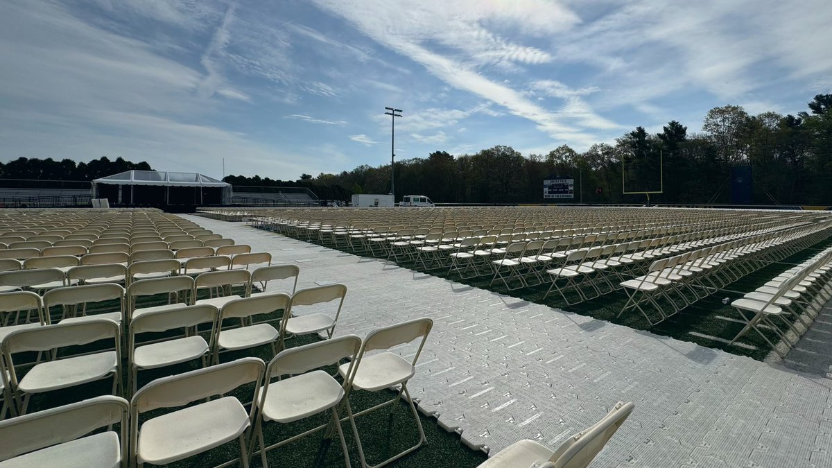 We’re getting ready for you, Class of 2024. #UMassDGrad 1️⃣ more day!!