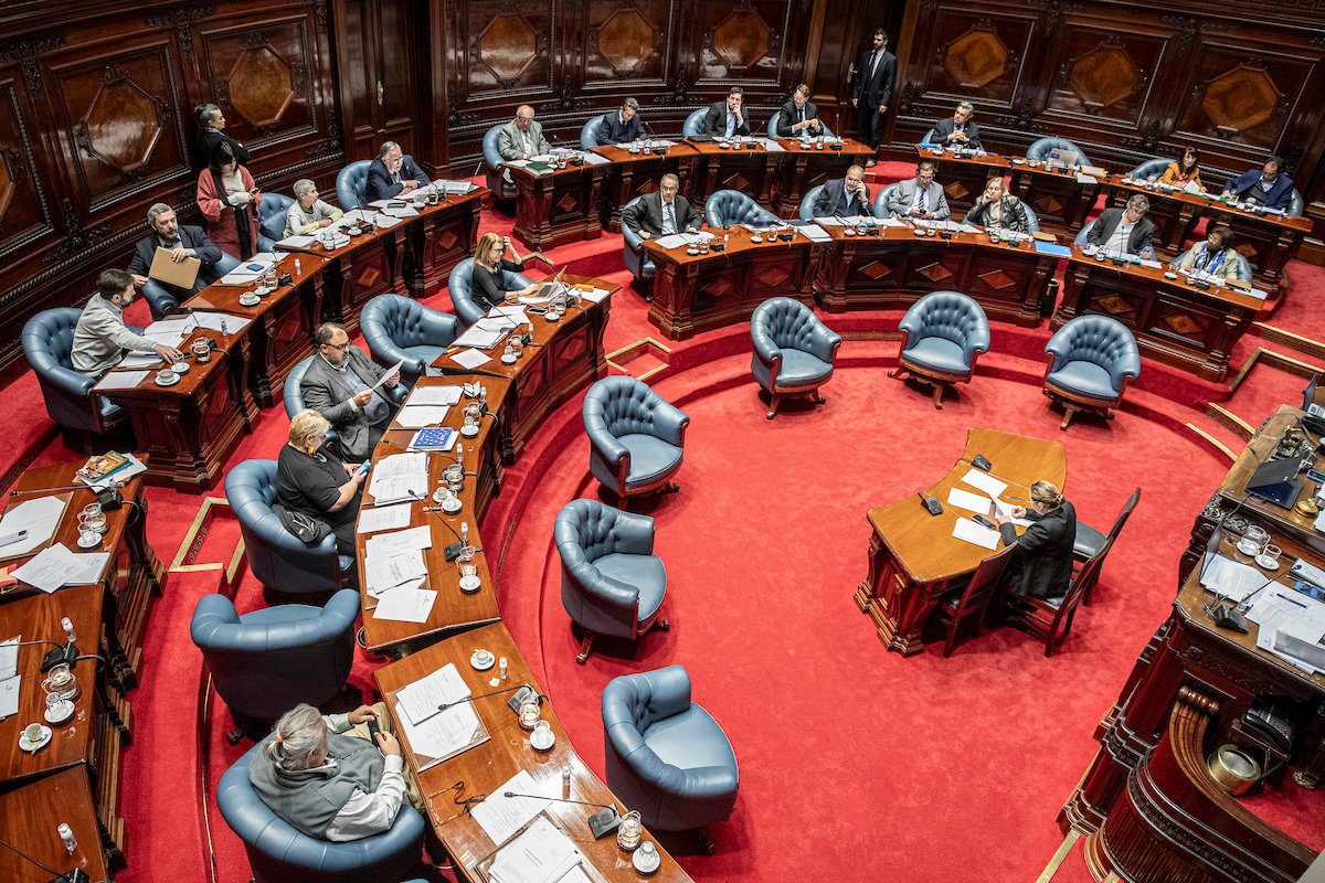 ▶️ Senado aprobó ley de medios con votos del oficialismo. goo.su/7f6CwZp