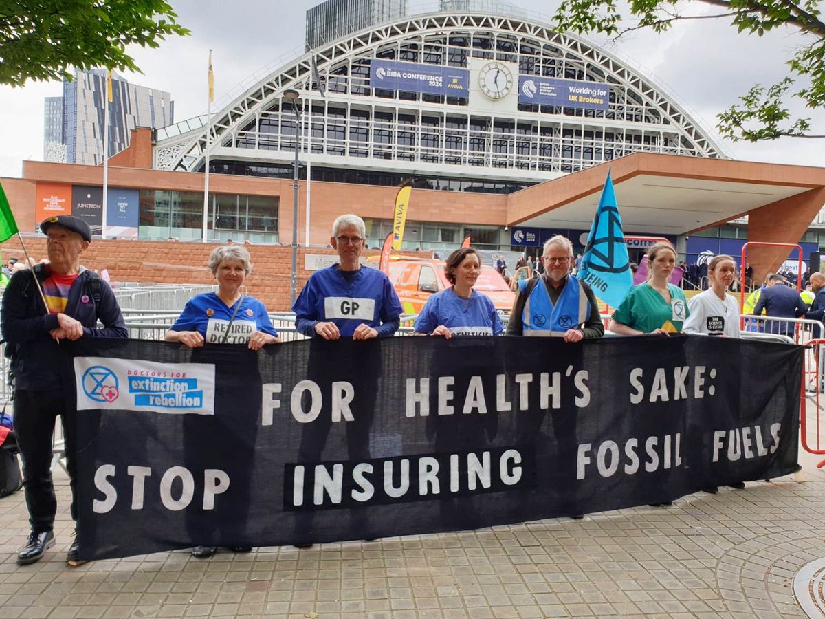 NW HXR join peaceful protests happening now at #BIBA2024 💼
 
⛽️ Insurance offers a key to ending FF expansion

🛟 Women on the frontline are among the most vulnerable to fossil fuel projects like EACOP

#StopEACOP #InsureOurFuture #RiskyBusiness
#StopWestCumbriaCoalmine
