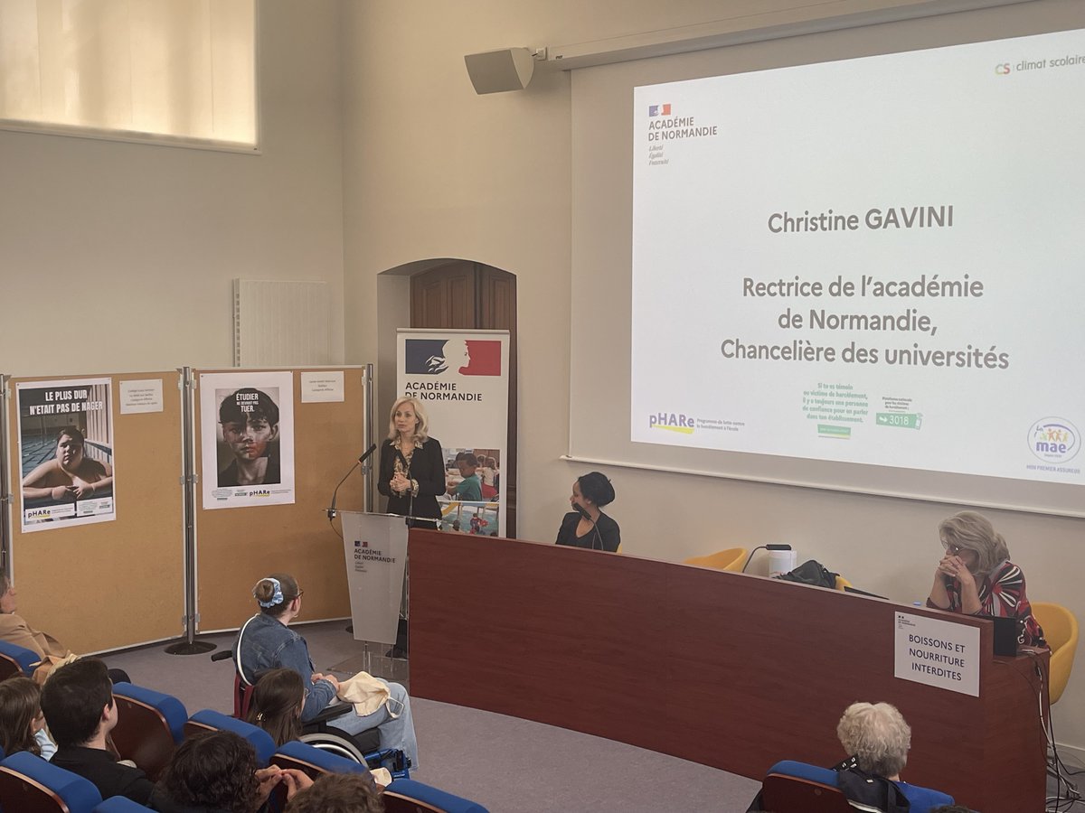 Remise des prix académiques #NAH par @ChGavini au rectorat de @ac_normandie Un message collectif illustré notamment par le prix Coup de Cœur : 'On VEIL sur vous' 👏 à tous les élèves pour leur créativité et leur engagement dans la lutte contre le harcèlement à l'école #pHARe