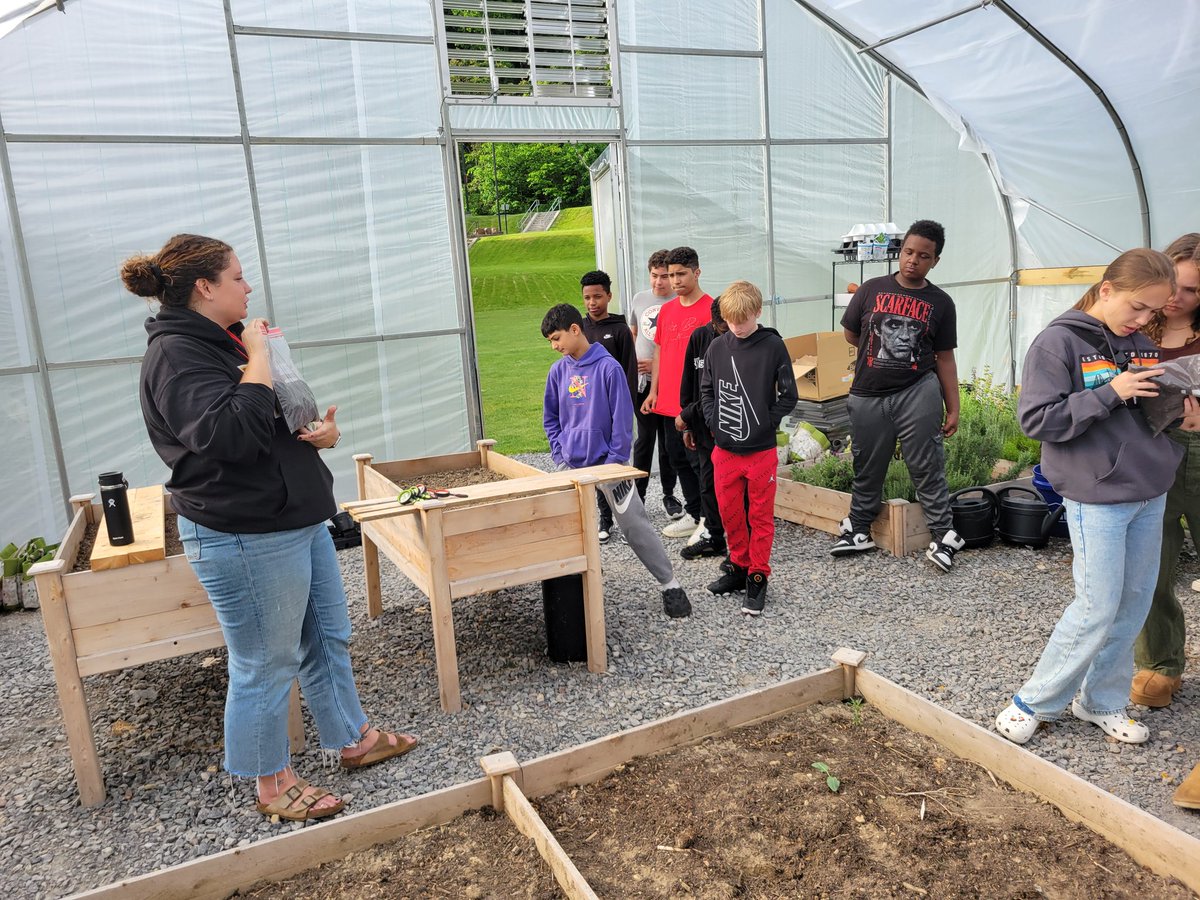 Today, my class took a 'field trip' to our own Northgate Greenhouse to learn about soil composition. @DrSmithNHS @NorthgateProud @NorthgateMiddle