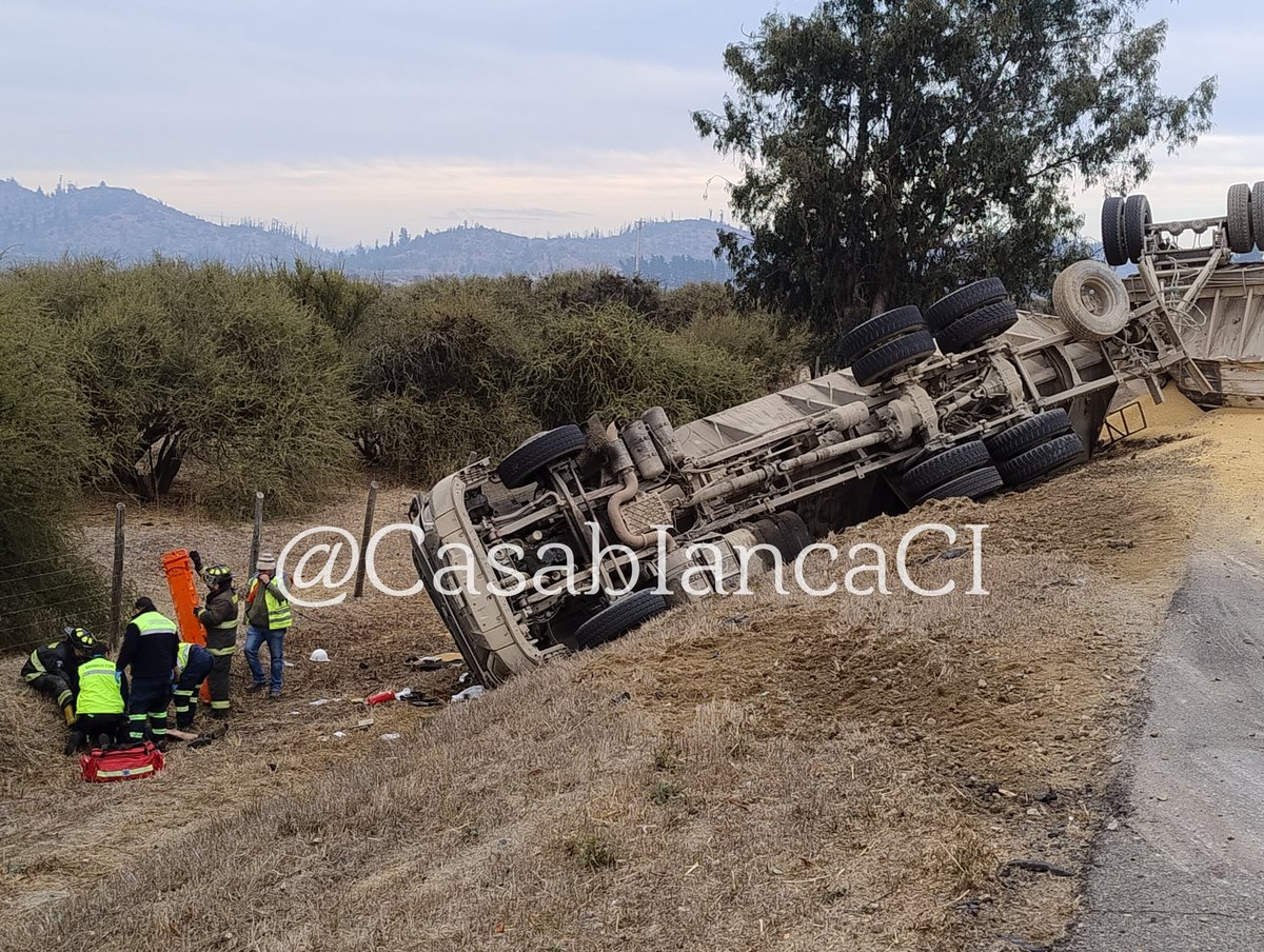 #Casablanca #Accidente #RutaF90 km1/400 dirección #Ruta68, volcamiento de vehículo mayor, 1 lesionado. @INF0SCHILE @ChileInfo5 @djgraff_German @ViveCASABLANCA