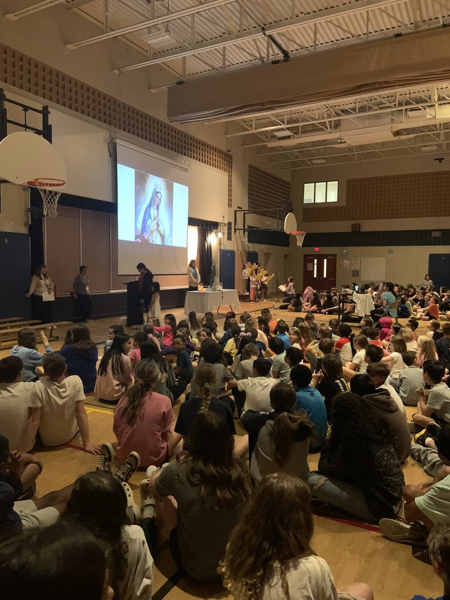 Our May Crowning Liturgy was another opportunity to reflect upon our Faith Formation. Thank you to the St.Matthew’s Rosary Ministry, @mrspilozzi and our @SJPIIOakville student leaders! @HCDSB