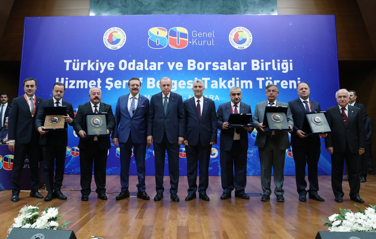 Türkiye Odalar ve Borsalar Birliğimizin 80’inci Genel Kurulunun ülkemiz ve iş dünyamız için hayırlara vesile olmasını Allah’tan diliyorum. Hizmet Şeref Belgesi almaya hak kazanan delegelerimizi canıgönülden tebrik ediyorum.