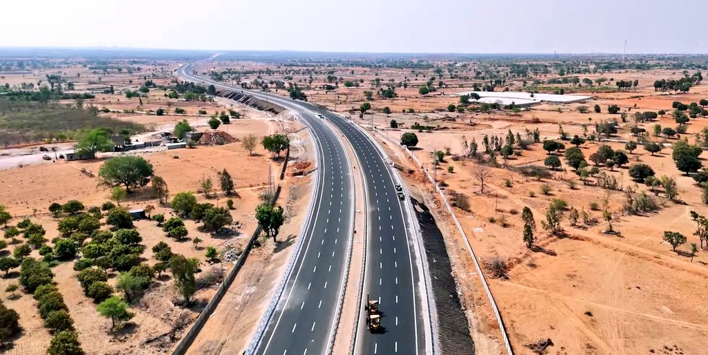 Surat-Chennai #Expressway update from #Karnataka Raichur interchange is almost nearing completion. PC: @dronemanYT