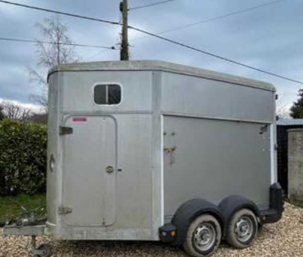 #LatestNews - Officers investigating the theft of a horse trailer from #Bockhampton in #Christchurch on 07/05/2024 are appealing for witnesses or anyone with dashcam footage to come forward. Please quote occurrence no. 55240070048 Read more here: news.dorset.police.uk/news-article/9…