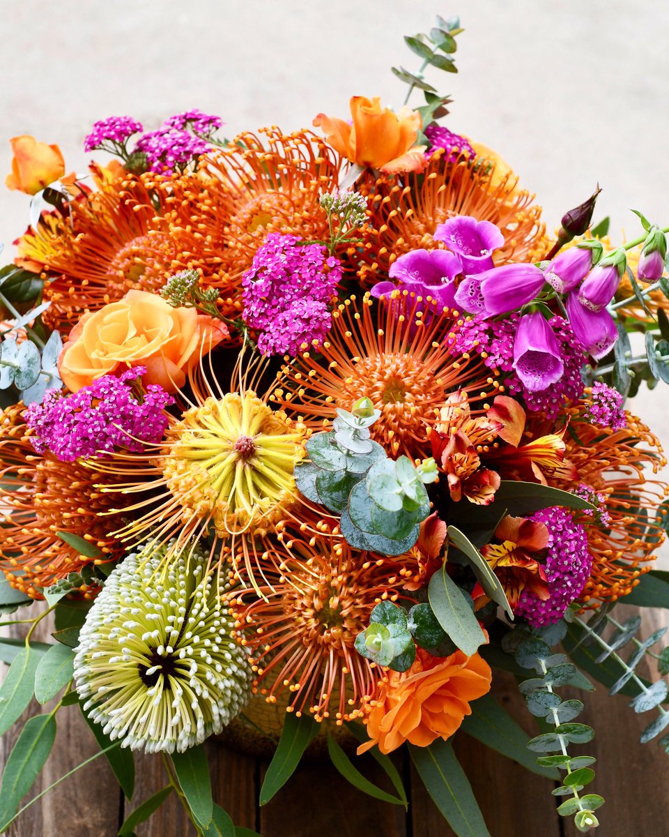 Just a few 🍃🌸💥💜💥🌸🌿 to set the scene. #wellnesswednesday #fabulousflorals #proteas #leucospermum #banksia #rosesandmore #cagrown