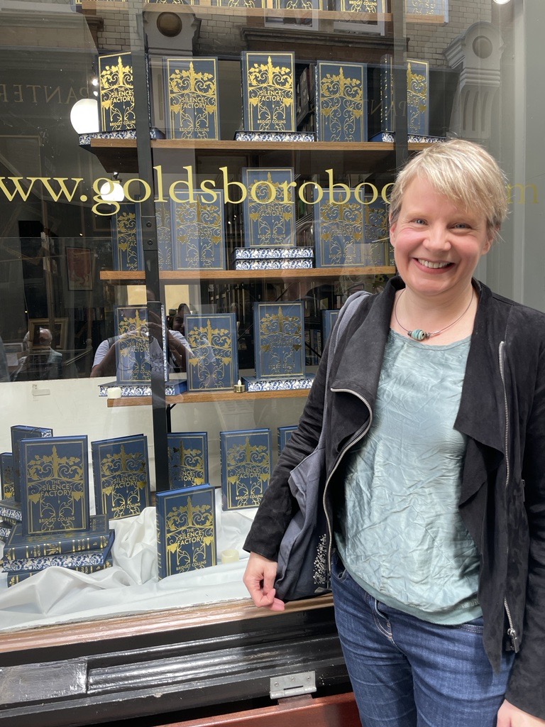 A lovely morning at @GoldsboroBooks with @Br1dgetCollins! 1000 copies signed and numbered, ready to reach the hands of readers! 🥳 Such a treat to see the window display adorned with #TheSilenceFactory! 😍 Order the Goldsboro edition here: goldsborobooks.com/products/the-s…