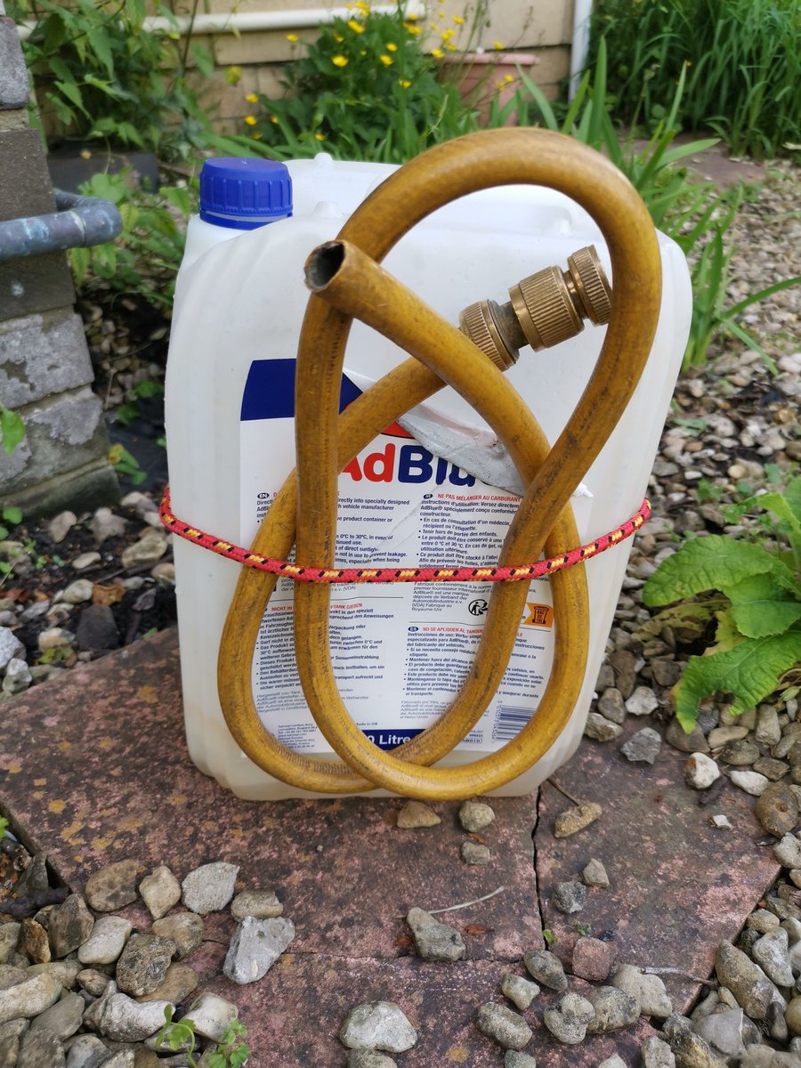 1 x #expansionvessel service kit.
No fancy folding bucket.
Safely contain the water.
No drying the bucket out to put things back in to carry back to van.
#serviceandmaintenance #gasengineer #commercialgas #boilerservice #naturalgas