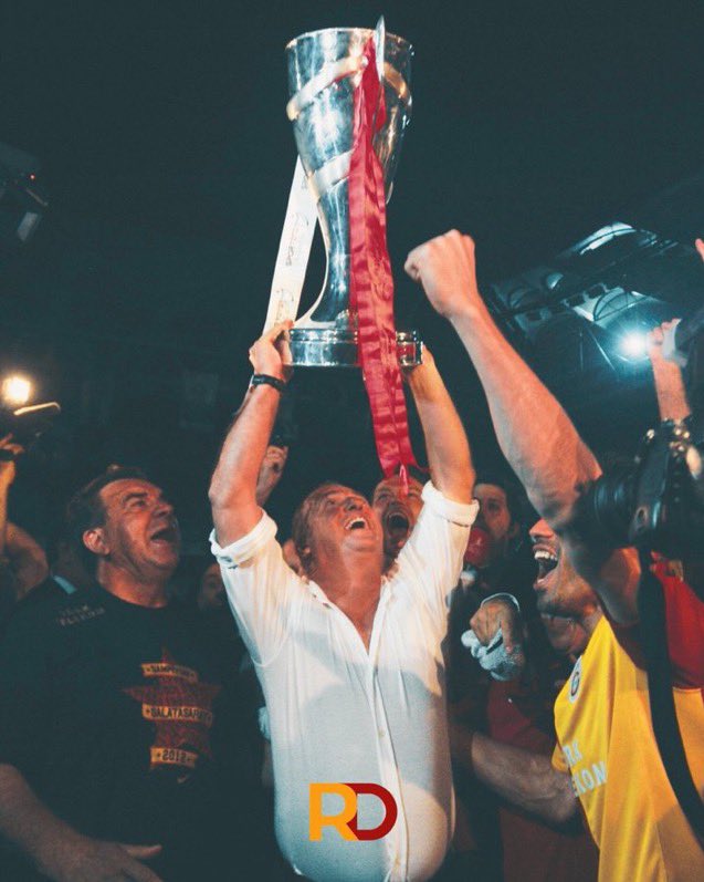 Aziz Yıldırım; benim olduğum dönemde Galatasaray falan hikayeydi. Aziz Yıldırım döneminde 10 Galatasaray şampiyonluğunun yanı sıra: 🏆 6 Türkiye Kupası 🏆 5 Türkiye Süper Kupası 🏆1 UEFA Kupası 🏆1 UEFA Süper Kupası :)