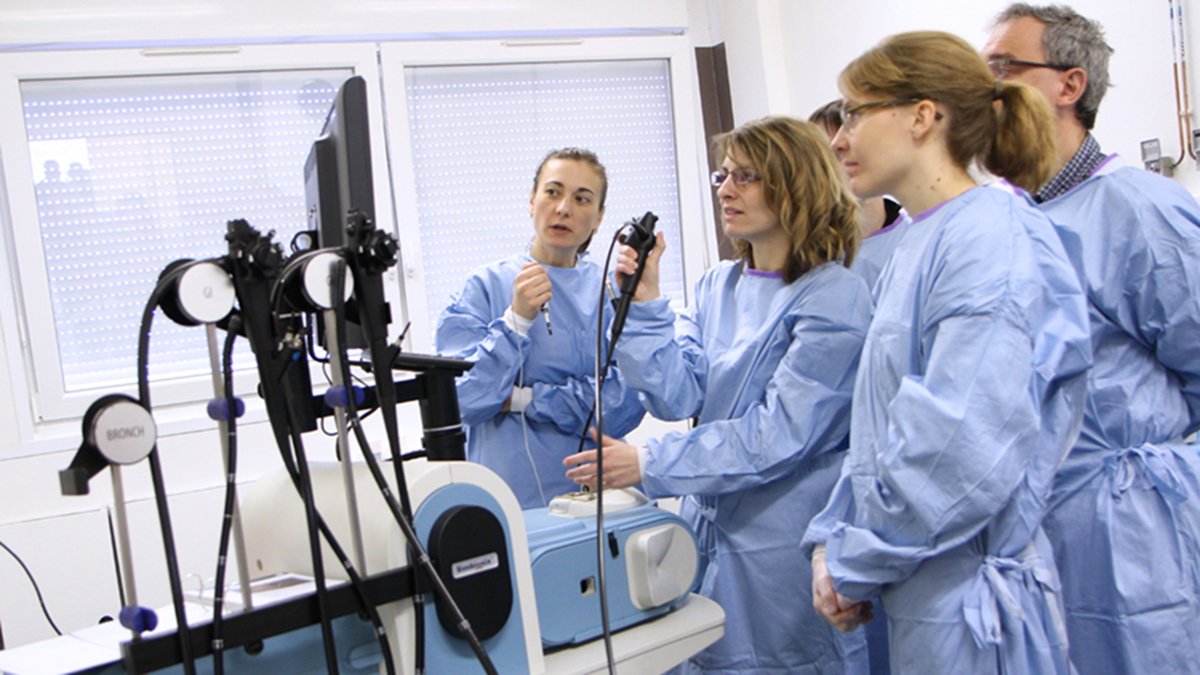 The development of the new National Bronchoscopy and Endobronchial Ultrasound Training Progamme will aim to significantly improve the speed of diagnosis and treatment of lung cancer patients across Scotland. Read more about this programme👉nhsscotlandacademy.co.uk/news/new-nhs-s…
