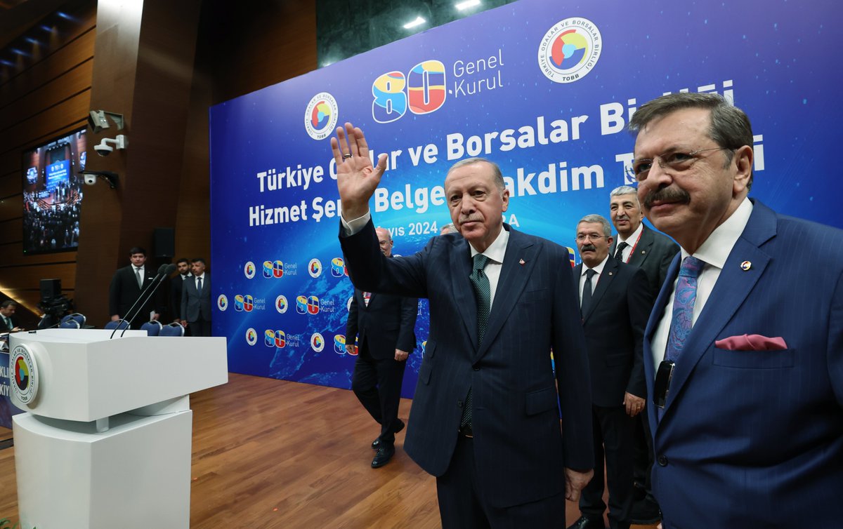 Cumhurbaşkanımız Recep Tayyip Erdoğan, TOBB İkiz Kuleler'de düzenlenen TOBB Genel Kurulu'na katıldı.